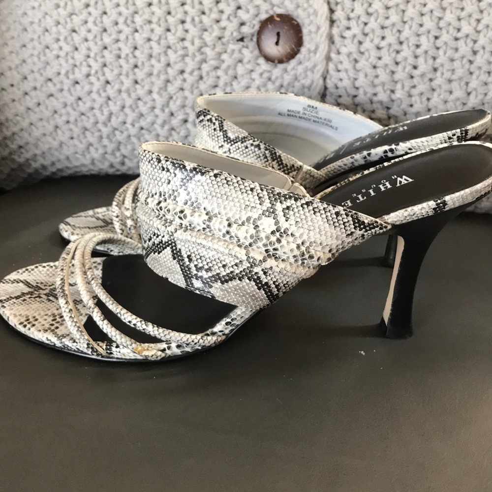 WHITE HOUSE BLACK MARKET WHBM size 8 heels